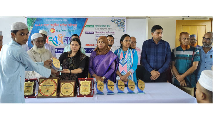 গৌরীপুরে জিপিএ-৫ প্রাপ্ত শিক্ষার্থীদের সংবর্ধনা গৌরীপুরে জিপিএ-৫ প্রাপ্ত শিক্ষার্থীদের সংবর্ধনা