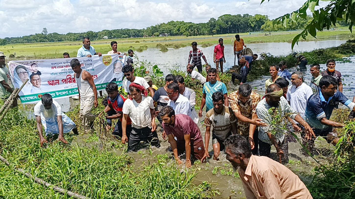 বিএনপির প্রতিষ্ঠাবার্ষিকীতে খাল পরিস্কার ও অবৈধ বাঁধ অপসারণ বিএনপির প্রতিষ্ঠাবার্ষিকীতে খাল পরিস্কার ও অবৈধ বাঁধ অপসারণ