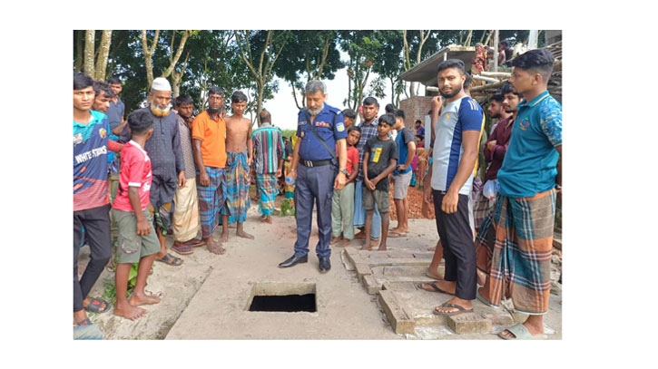সেপটিক ট্যাংকে পড়ে শিশু ফাতেমার মৃত্যু: পরিবারের দাবি হত্যা সেপটিক ট্যাংকে পড়ে শিশু ফাতেমার মৃত্যু: পরিবারের দাবি হত্যা