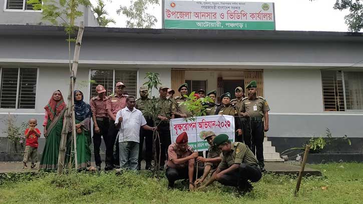 আটোয়ারীতে আনসার ভিডিপির বৃক্ষরোপণ কর্মসুচি