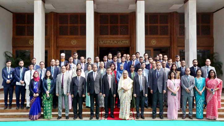 ডিসিদের ২৫ নির্দেশনা দিয়েছেন প্রধানমন্ত্রী ডিসিদের ২৫ নির্দেশনা দিয়েছেন প্রধানমন্ত্রী