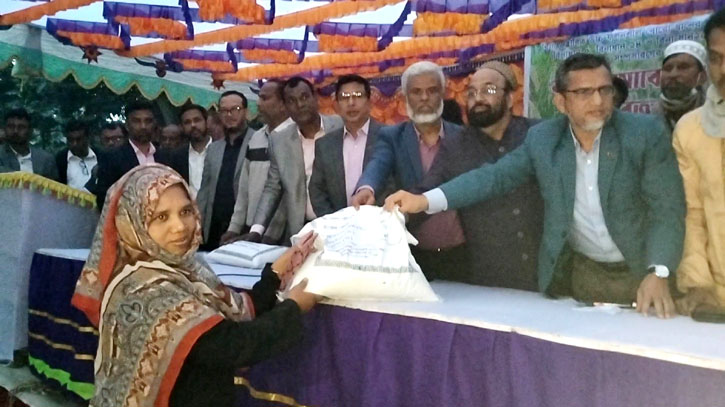 বিনার উন্নত জাতের ধানবীজ উপহার পেলো দুই শতাধিক কৃষক-কৃষাণী