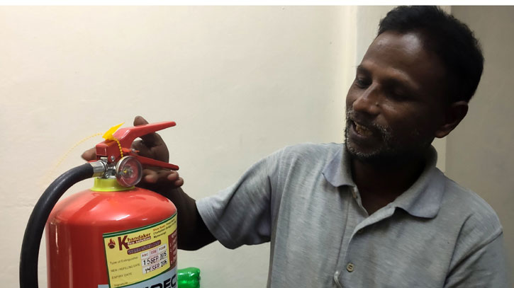 গৌরীপুরে ভুয়া ফায়ার এক্সিটিং বিক্রির অভিযোগ! গৌরীপুরে ভুয়া ফায়ার এক্সিটিং বিক্রির অভিযোগ!