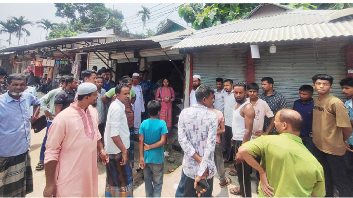 গৌরীপুরে জলাতঙ্কে আক্রান্ত গরুর মাংস বিক্রি, দোকান সিলগালা! গৌরীপুরে জলাতঙ্কে আক্রান্ত গরুর মাংস বিক্রি, দোকান সিলগালা!