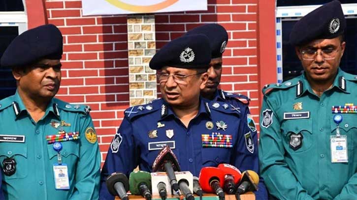 যেকোন ধরনের আগুন সন্ত্রাস রুখে দিতে পুলিশ প্রস্তুত: আইজিপি যেকোন ধরনের আগুন সন্ত্রাস রুখে দিতে পুলিশ প্রস্তুত: আইজিপি
