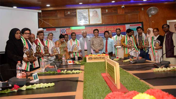 খাজা উসমান খাঁ পদক পেলেন ১৫ গুণী ব্যক্তিত্ব খাজা উসমান খাঁ পদক পেলেন ১৫ গুণী ব্যক্তিত্ব