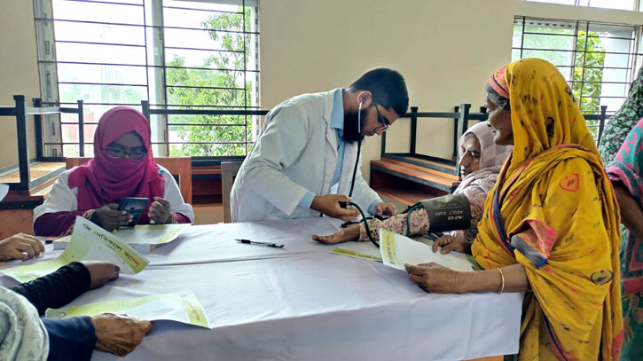 গৌরীপুরে সহস্রাধিক রোগীকে বিনামূল্যের চিকিৎসা প্রদান গৌরীপুরে সহস্রাধিক রোগীকে বিনামূল্যের চিকিৎসা প্রদান