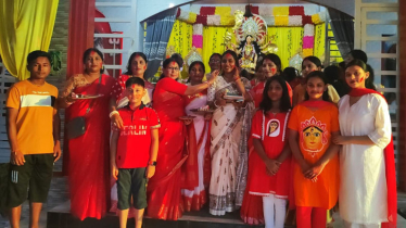 স্বামী-সন্তান ও দেশের মঙ্গলকামনায় গৌরীপুরে সিঁদুর খেলা