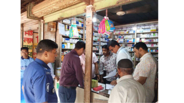 ঈশ্বরগঞ্জে মেয়াদোত্তীর্ণ ওষুধ বিক্রি করায় ৩ ফার্মেসিকে জরিমানা 