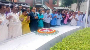 বঙ্গবন্ধুর সমাধিতে তাড়াশ উপজেলা আ.লীগ সাধারণ সম্পাদকের শ্রদ্ধা