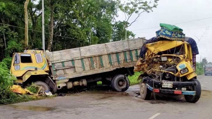 সিলেটে দাঁড়িয়ে থাকা ট্রাকের পেছনে ট্রাকের ধাক্কায় নিহত ৩