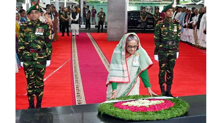 আওয়ামী লীগের প্রতিষ্ঠাবার্ষিকীতে বঙ্গবন্ধুর প্রতিকৃতিতে প্রধানমন্ত্রীর শ্রদ্ধা