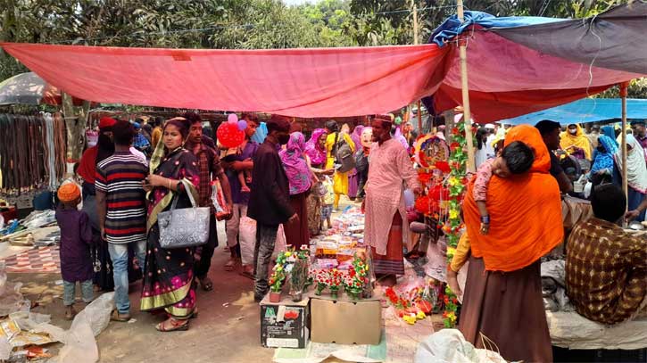 তাড়াশে হয়ে গেলো ঐতিহ্যবাহী বউমেলা