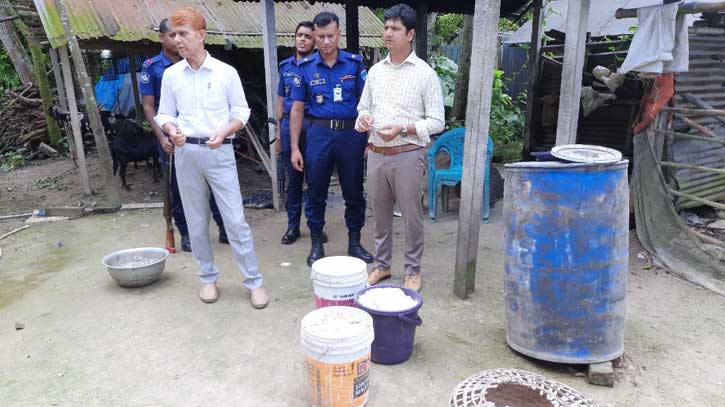 গোয়াল ঘরের পাশেই তৈরি হতো সুস্বাদু সব খাবার গোয়াল ঘরের পাশেই তৈরি হতো সুস্বাদু সব খাবার