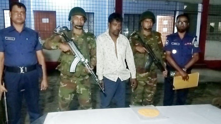 গৌরীপুরে ১ হাজার পিস ইয়াবাসহ মাদক ব্যবসায়ী আটক গৌরীপুরে ১ হাজার পিস ইয়াবাসহ মাদক ব্যবসায়ী আটক