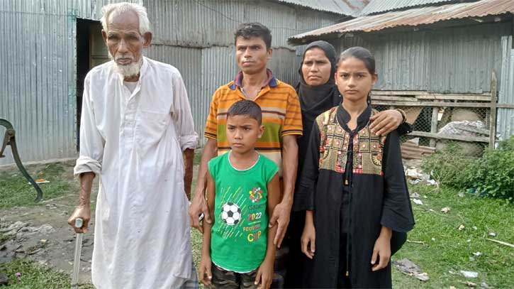 গৌরীপুরে ভাতিজার ‘অত্যাচারে’ বাড়িছাড়া থাকার অভিযোগ চাচার