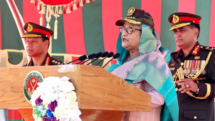 সরকার শক্তিশালী সশস্ত্রবাহিনী গড়তে অত্যাধুনিক অস্ত্র সংগ্রহ করছে: প্রধানমন্ত্রী সরকার শক্তিশালী সশস্ত্রবাহিনী গড়তে অত্যাধুনিক অস্ত্র সংগ্রহ করছে: প্রধানমন্ত্রী