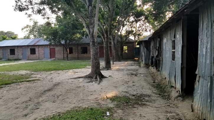 চাটমোহরে মাদরাসা সুপারের বিরুদ্ধে দূনীতির অভিযোগে তদন্ত কমিটি চাটমোহরে মাদরাসা সুপারের বিরুদ্ধে দূনীতির অভিযোগে তদন্ত কমিটি