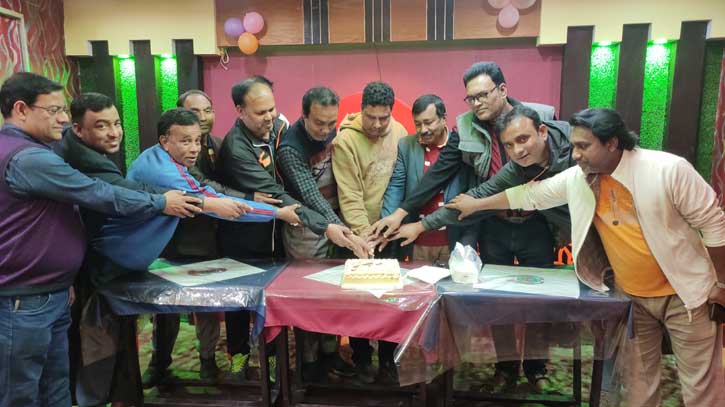 চাটমোহরে দৈনিক আমাদের বড়াল পত্রিকার প্রতিষ্ঠাবার্ষিকী উদযাপন চাটমোহরে দৈনিক আমাদের বড়াল পত্রিকার প্রতিষ্ঠাবার্ষিকী উদযাপন