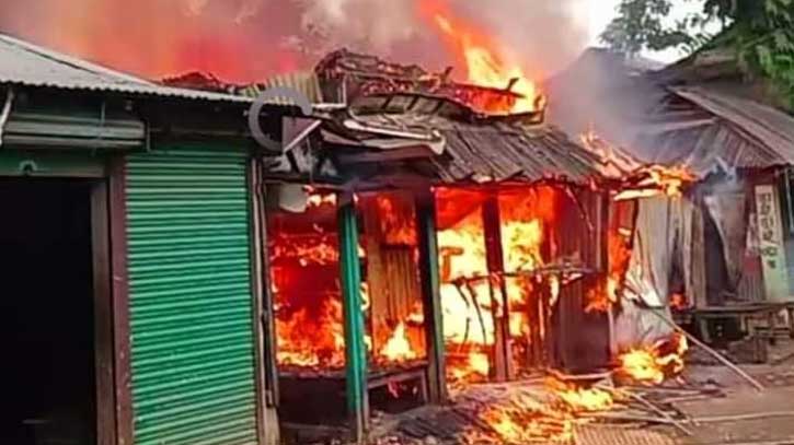 শ্যামগঞ্জ বাজারে আগুনে পুড়ে গেছে ৬ দোকান শ্যামগঞ্জ বাজারে আগুনে পুড়ে গেছে ৬ দোকান