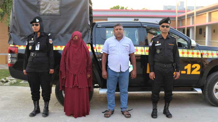 সিরাজগঞ্জে ফেন্সিডিলসহ স্বামী-স্ত্রী আটক সিরাজগঞ্জে ফেন্সিডিলসহ স্বামী-স্ত্রী আটক