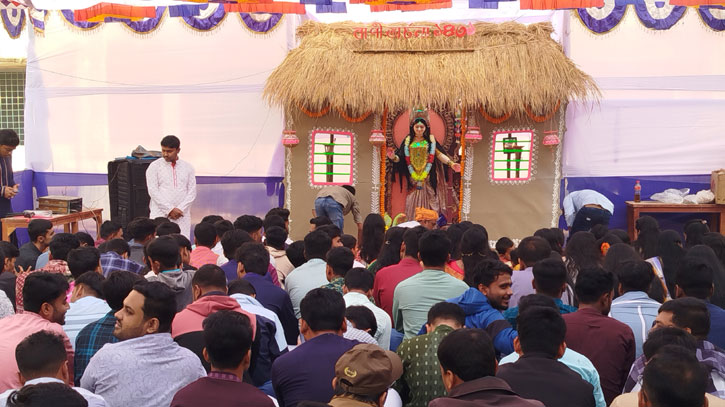 উদযাপন হচ্ছে সরস্বতী পূজা উদযাপন হচ্ছে সরস্বতী পূজা