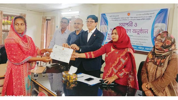 গৌরীপুরে ৪০ জন প্রশিক্ষণার্থীর মাঝে টেকাবের সনদ বিতরণ