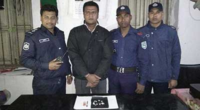 লালমনিরহাটে হেরোইনসহ এমপি'র ভাতিজা গ্রেফতার লালমনিরহাটে হেরোইনসহ এমপি'র ভাতিজা গ্রেফতার
