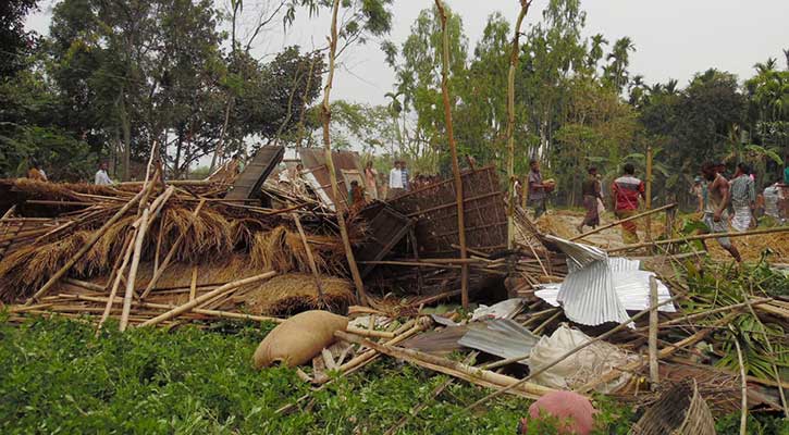 হাতীবান্ধায় মুক্তিযোদ্ধার বাড়ি ভেঙ্গে দেয়ার অভিযোগ