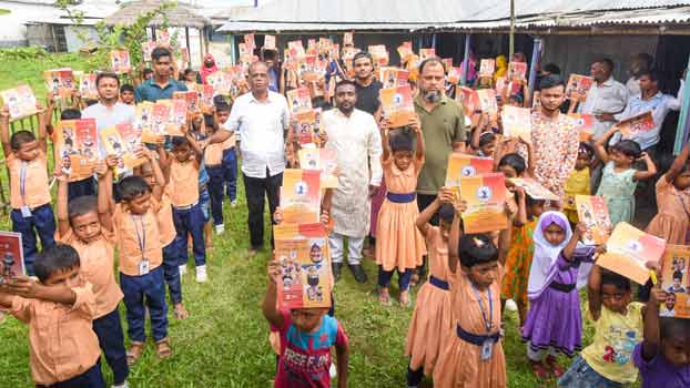 বগুড়ায় শেখ রাসেলের জন্মদিনে ২ শতাধিক শিশুকে শিক্ষা উপকরণ বিতরণ ছাত্রলীগের