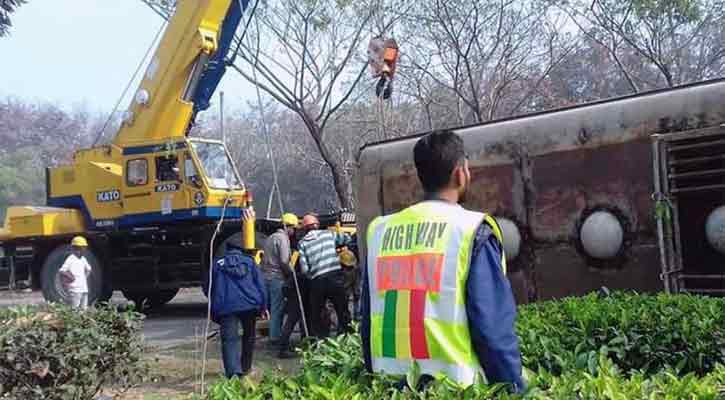 বাহুবলে বাস খাদে পড়ে ৩ জন নিহত, আহত ৩০