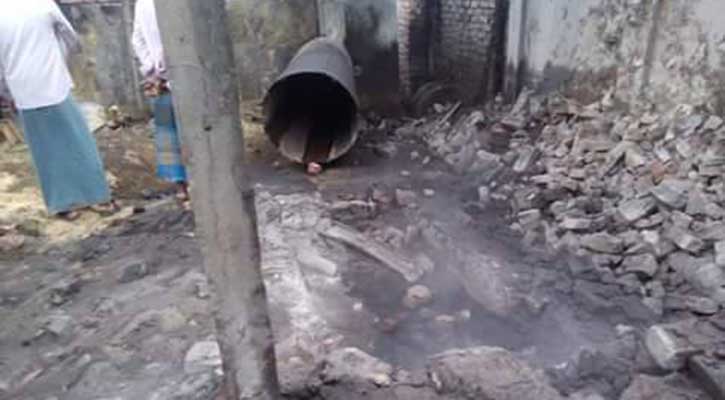 হাতীবান্ধায় বয়লার বিস্ফোরণে ৩ শ্রমিক আহত হাতীবান্ধায় বয়লার বিস্ফোরণে ৩ শ্রমিক আহত