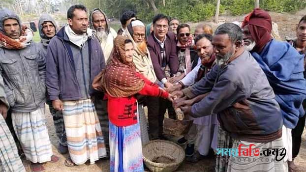 চাটমোহরে ইজিপিপি’র ৪৪ প্রকল্পের কাজ চলমান চাটমোহরে ইজিপিপি’র ৪৪ প্রকল্পের কাজ চলমান