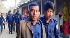 ছাত্রীদের পর্ণ ছবি দেখিয়ে যৌন হয়রানি করতেন এই শিক্ষক